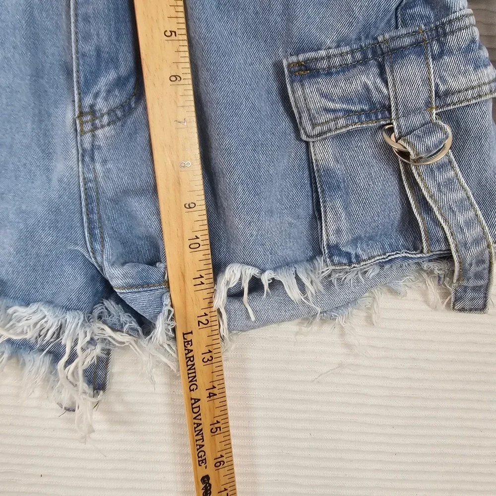 Kaylee Kollection Denim Shorts Medium Wash Cargo Pocket Frayed HemUtility Blue M